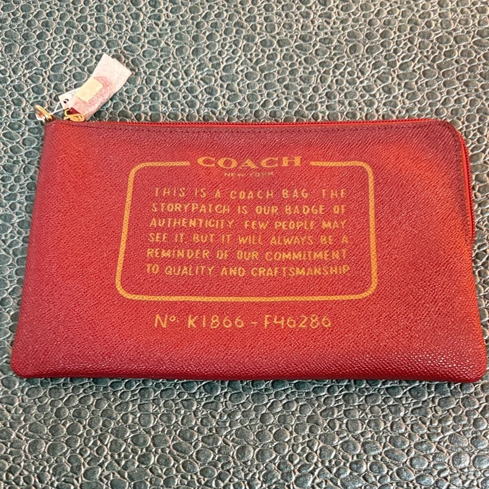 Coach elegant pouch